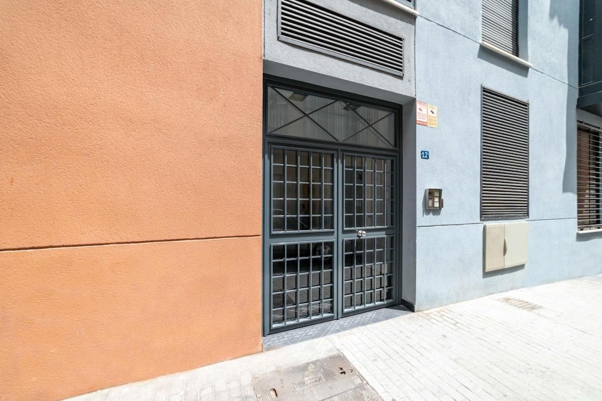 -Malagasunapts- Stylish City Centre Pool&Parking Exterior photo